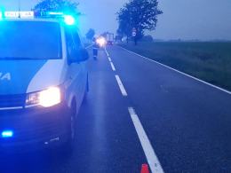 Utrudnienia na DK11 w powiecie kluczborskim. Ciężarówka wypadła z drogi