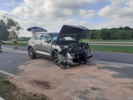 Czołowe zderzenie osobówek w Buszycach w powiecie brzeskim