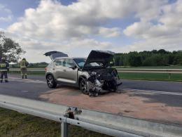 Czołowe zderzenie osobówek w Buszycach w powiecie brzeskim