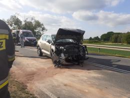 Czołowe zderzenie osobówek w Buszycach w powiecie brzeskim