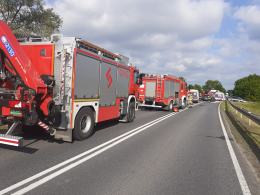 Czołowe zderzenie osobówek w Buszycach w powiecie brzeskim
