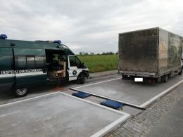 Przewoźnicy wciąż jeżdżą przeciążeni. Auta stwarzają zagrożenie na drodze