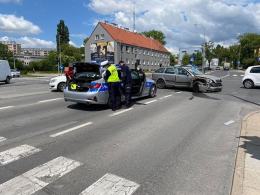 Kolizja na skrzyżowaniu Oleskiej i Chabrów. Sprawca z promilami