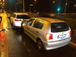 Zderzenie pojazdów w Opolu. Sprawca uciekł, a w pojeździe zostawił alkohol