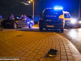 Kluczbork: BMW uderzyło w bariery. Policja zastała 3 pijanych pasażerów, bez kierowcy