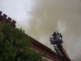 Pożar hali w Prudniku gasiło 17 zastępów straży