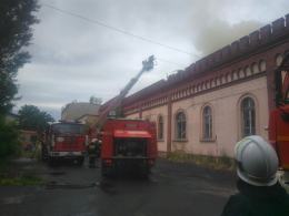 Pożar hali w Prudniku gasiło 17 zastępów straży