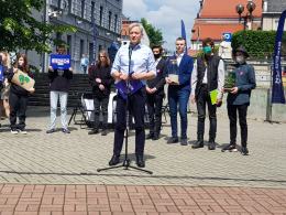 Robert Biedroń w Opolu: "Duda oddaj moje 500 złotych"