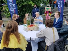 Robert Biedroń w Opolu: "Duda oddaj moje 500 złotych"