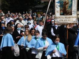 Dziś Boże Ciało. Procesje bez limitu wiernych, obowiązkowe odstępy, maseczki