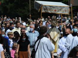 Dziś Boże Ciało. Procesje bez limitu wiernych, obowiązkowe odstępy, maseczki