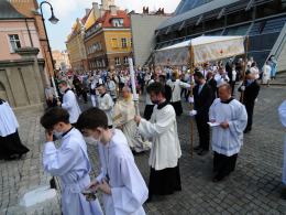 Dziś Boże Ciało. Procesje bez limitu wiernych, obowiązkowe odstępy, maseczki