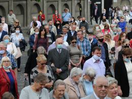 Dziś Boże Ciało. Procesje bez limitu wiernych, obowiązkowe odstępy, maseczki