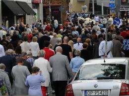 Dziś Boże Ciało. Procesje bez limitu wiernych, obowiązkowe odstępy, maseczki