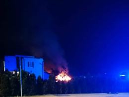 Wiata opałowa płonęła w Chrząstowicach, udało się uratować zabudowania