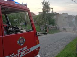 Strażacy wyjeżdżali do zalanych piwnic, wichura pozrywała też dachy