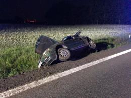 Kierowca chciał ominąć zwierzynę leśną i stracił panowanie nad pojazdem