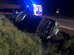 Kierowca chciał ominąć zwierzynę leśną i stracił panowanie nad pojazdem