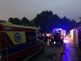 Wypadek na kamionce przy ulicy Luboszyckiej. Z wysokiej skarpy spadła kobieta