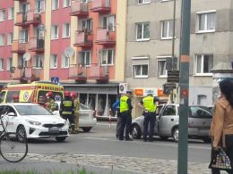 Kolizja pojazdów na ulicy Sienkiewicza w Opolu. Utrudnienia w centrum