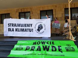 Manifestacja Młodzieżowego Strajku Klimatycznego pod Urzędem Wojewódzkim zakłócona