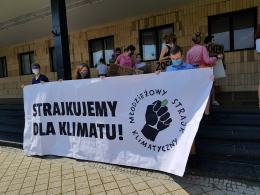 Manifestacja Młodzieżowego Strajku Klimatycznego pod Urzędem Wojewódzkim zakłócona