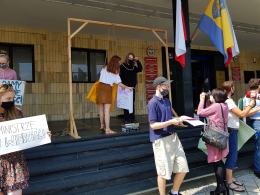 Manifestacja Młodzieżowego Strajku Klimatycznego pod Urzędem Wojewódzkim zakłócona