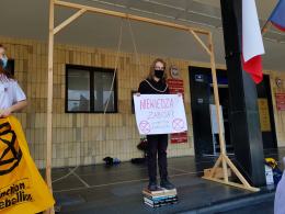 Manifestacja Młodzieżowego Strajku Klimatycznego pod Urzędem Wojewódzkim zakłócona