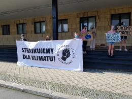 Manifestacja Młodzieżowego Strajku Klimatycznego pod Urzędem Wojewódzkim zakłócona