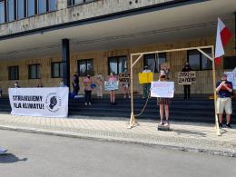 Manifestacja Młodzieżowego Strajku Klimatycznego pod Urzędem Wojewódzkim zakłócona