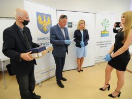 NBP rozstrzygnął konkurs "Laptop na Bank"