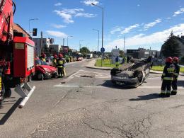 Zderzenie pojazdów na skrzyżowaniu Oleskiej i Wiejskiej. Ranna 82-letnia kobieta
