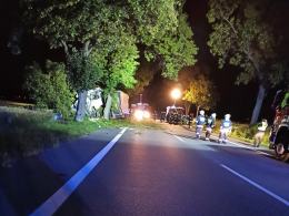 Samochód ciężarowy uderzył w drzewo. Śmiertelny wypadek w Sidzinie