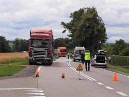 Rowerzysta wjechał pod samochód ciężarowy w Prudniku. Lądował śmigłowiec LPR