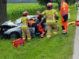 Wypadek na DK 94 przed Strzelcami Opolskimi. Ranna kierująca osobówką