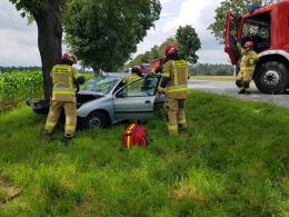 Wypadek na DK 94 przed Strzelcami Opolskimi. Ranna kierująca osobówką