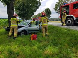 Wypadek na DK 94 przed Strzelcami Opolskimi. Ranna kierująca osobówką