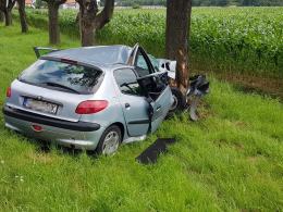 Wypadek na DK 94 przed Strzelcami Opolskimi. Ranna kierująca osobówką