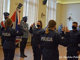 21 nowych policjantów ślubowało na sztandar