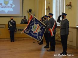 21 nowych policjantów ślubowało na sztandar
