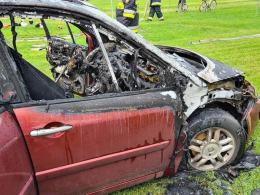 Renault spłonęło w powiecie strzeleckim