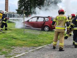 Renault spłonęło w powiecie strzeleckim