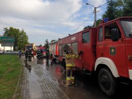 Zalane posesje i drogi w powiecie kluczborskim po przejściu ulewy
