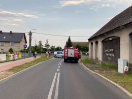 Zderzenie 3 pojazdów w Januszkowicach. Kierujący wjechał w budynek mieszkalny