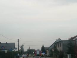 Zderzenie 3 pojazdów w Januszkowicach. Kierujący wjechał w budynek mieszkalny
