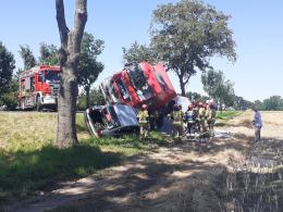 Zderzenie osobówki z ciężarówką. Zablokowana DK94 w powiecie brzeskim.