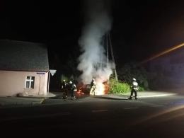 Nocny pożar samochodu w Leśnicy