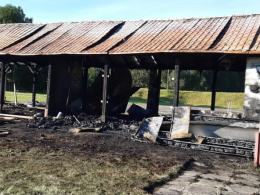 Spłonęła wiata łucznicza w Prudniku. Władze klubu szukają świadków