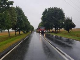 Dwie osoby ciężko ranne po czołowym zderzeniu osobówki z ciężarówką