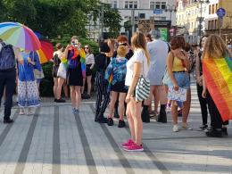 Tęczowe Opole murem za Margot, narodowcy z kontrmanifestacją